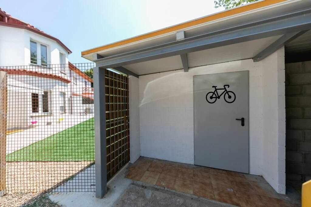 Newly Renovated Room W Pool & Bikeparking Жирона Экстерьер фото